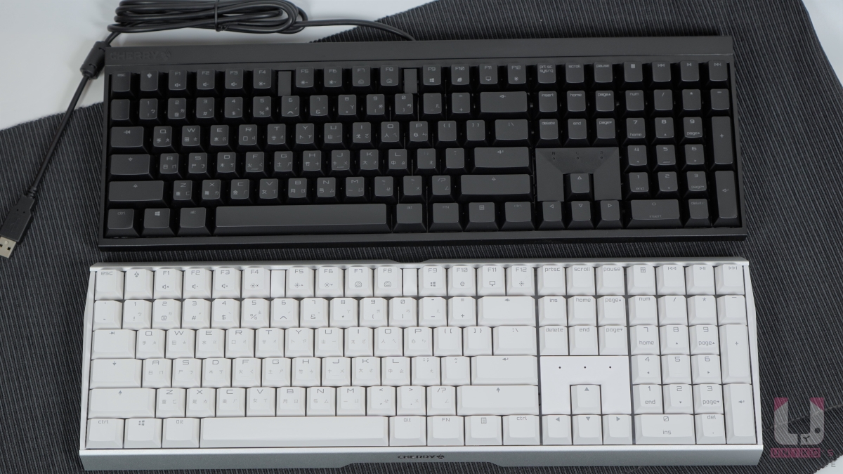 Cherry MX Board 3.0S RGB 正面排列更緊湊,CHERRY LOGO 擺放得更巧妙。