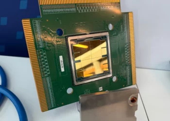 Intel Jaguar Shores 測試晶片曝光，18A 製程搭配 HBM4