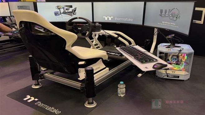 虛擬賽道、疾速奔馳！曜越 Gamescom 2025 大秀模擬駕駛平台