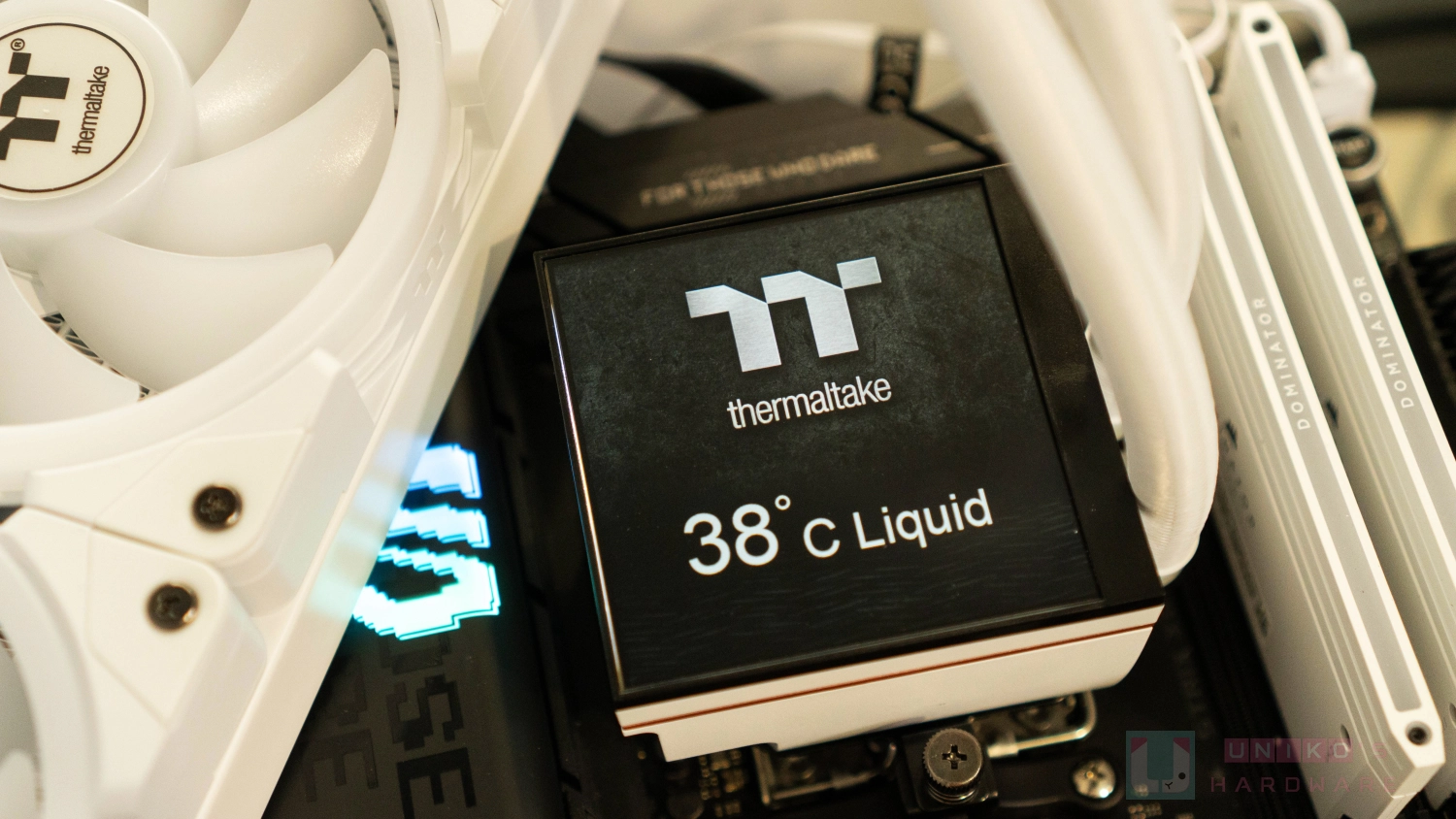 窄邊框方形螢幕!Thermaltake MAGFloe 360 Ultra ARGB Sync 一體式水冷散熱器評測