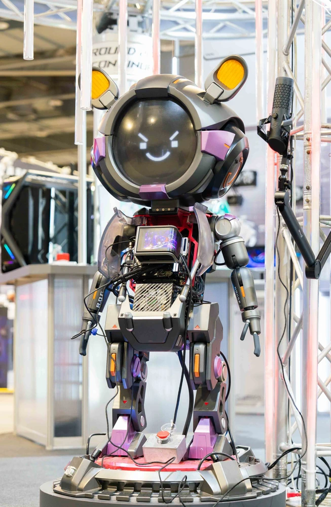 OMNI AI 機器人強勢進駐,化身氣氛擔當,準備以最生動有趣的流暢對話萌翻全場,絕對是不容錯過的一大彩蛋。