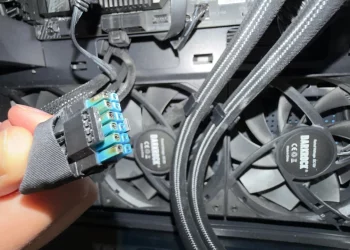 Sapphire RX 9070 XT Nitro+ 再傳災情，16 Pin 接頭熔化事故重演