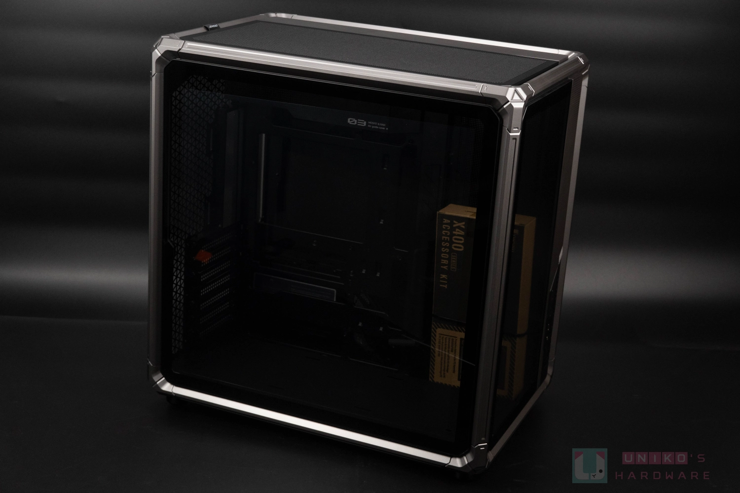 JONSBO X400 電競機殼全面解析：骨骼框架與強力散熱設計