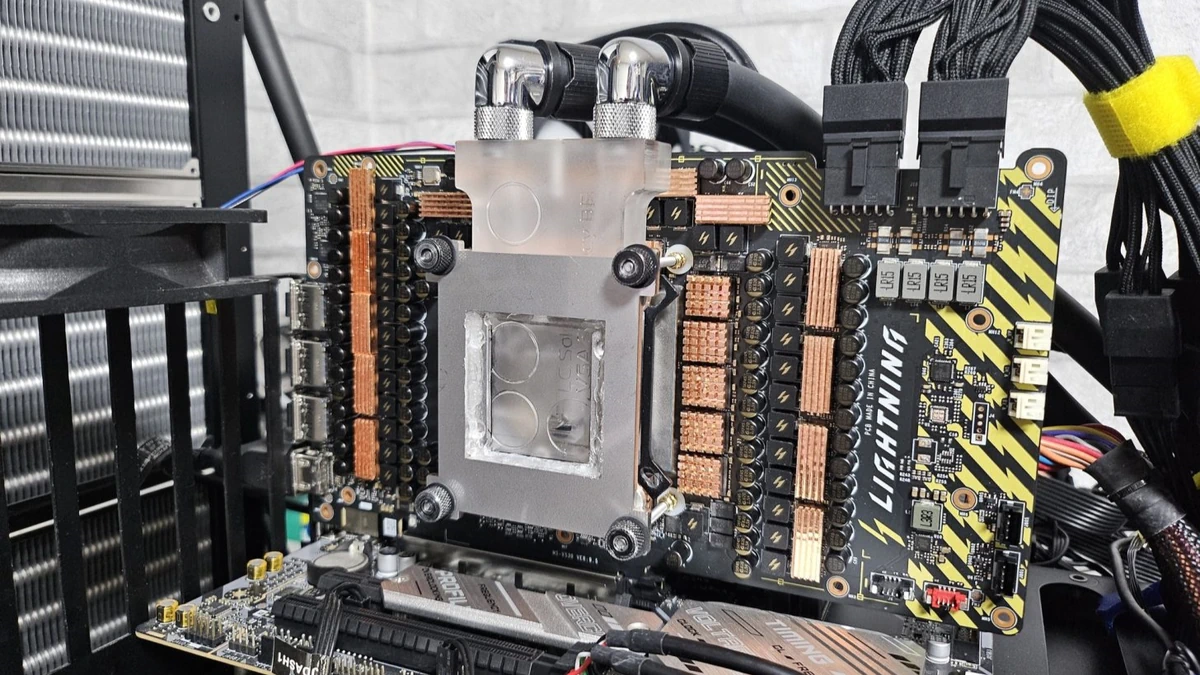 MSI RTX 5090 Lightning Z 刷新超頻紀錄，時脈達 3.74 GHz、功耗飆升 2500W