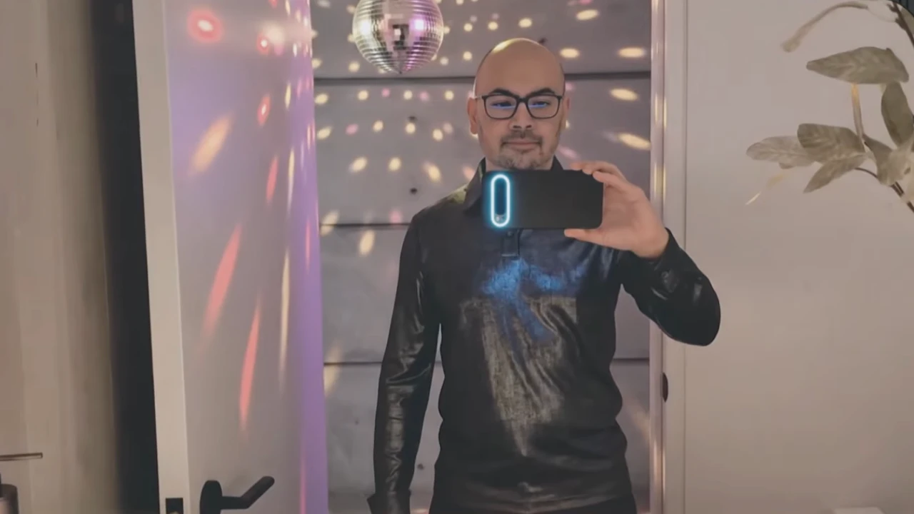 Google Pixel 11 的 Pixel Glow 驚喜現身！Google I/O 發表會上的神秘發光鏡頭