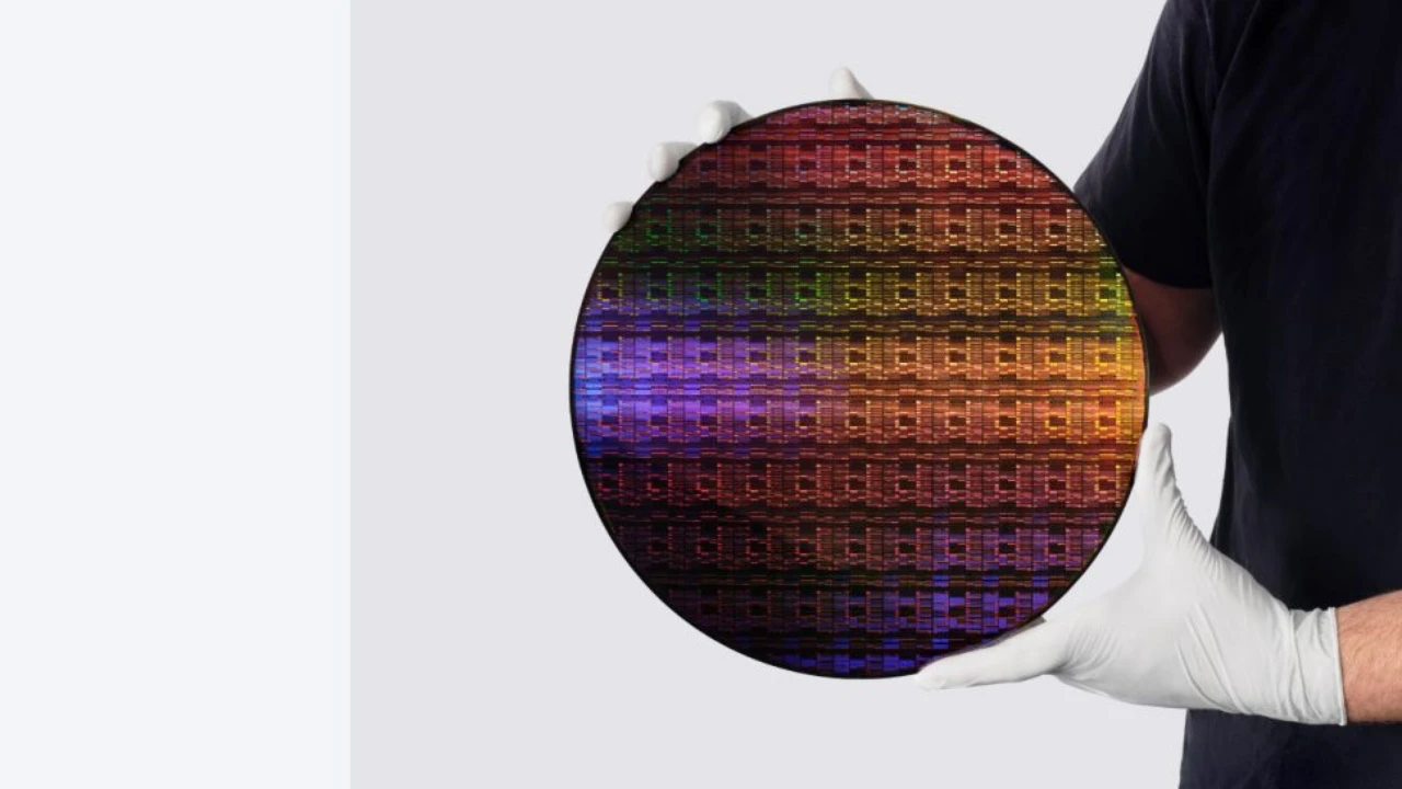 IBM 推出 0.7 奈米 Nanostack 技術，美國半導體創新再度突破