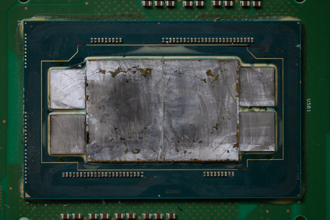 Intel 被取消的 Arctic Sound Xe-HP GPU 重現江湖!雙 Tile 設計搭載四組 HBM2E