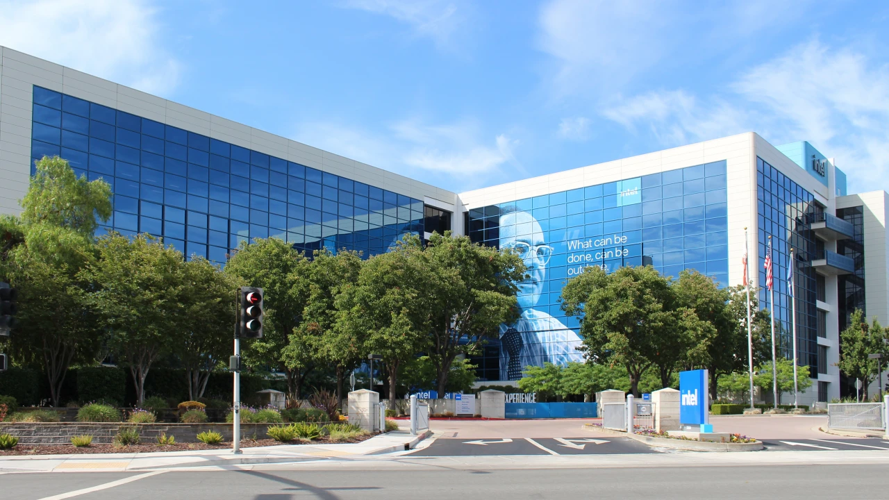Intel 晶片代工搶下 Google 大單？華爾街潑冷水！