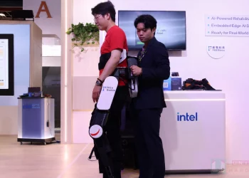 Intel 技術驅動醫療外骨骼解決方案，協助患者重新站穩腳步