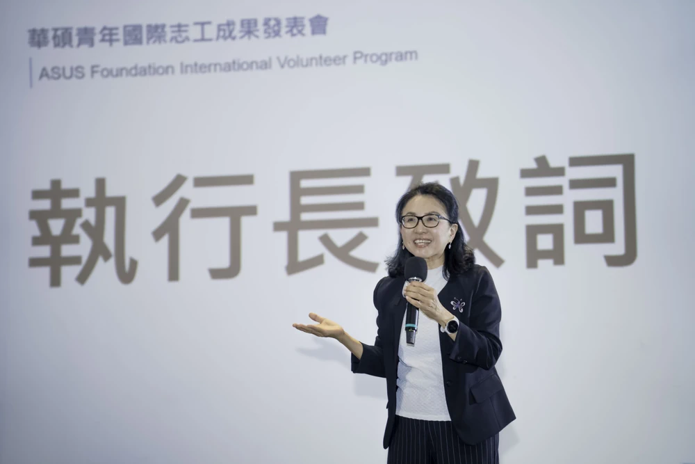 華碩文教基金會執行長魏杏娟表示:「 AI 正在快速改變世界,也重新定義孩子面向未來所需要的能力。我們持續結合青年志工與華碩的科技資源,讓更多孩子有機會接觸 AI 與數位科技、拓展學習視野,甚至走上國際舞台,綻放屬於自己的潛力與光芒。 」